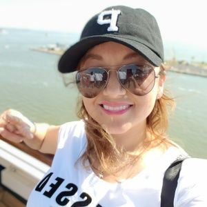 Meet your Posher, Lorena